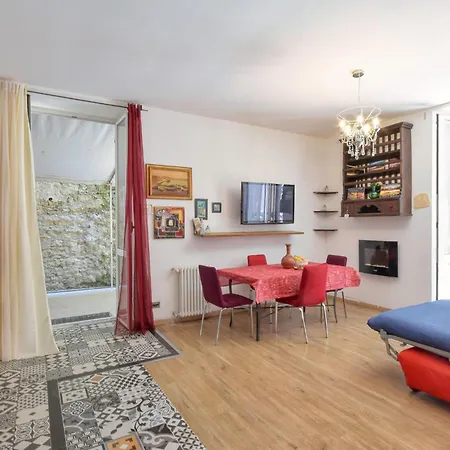 Pet Friendly In With Kitchen Apartment