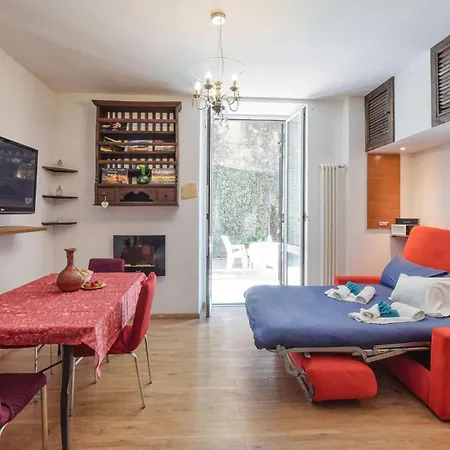 Pet Friendly In With Kitchen Genoa